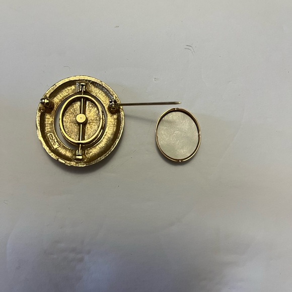 Vintage Goldtone Locket Brooch - Picture 7 of 8